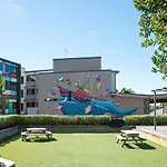 Navigate Seaside Hotel & Apartments