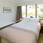 Breakwater Cottage - Napier Holiday Home