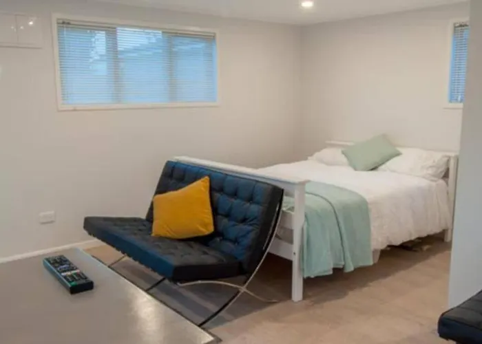 Self Contained Studio Apartment Close To Mission Estate