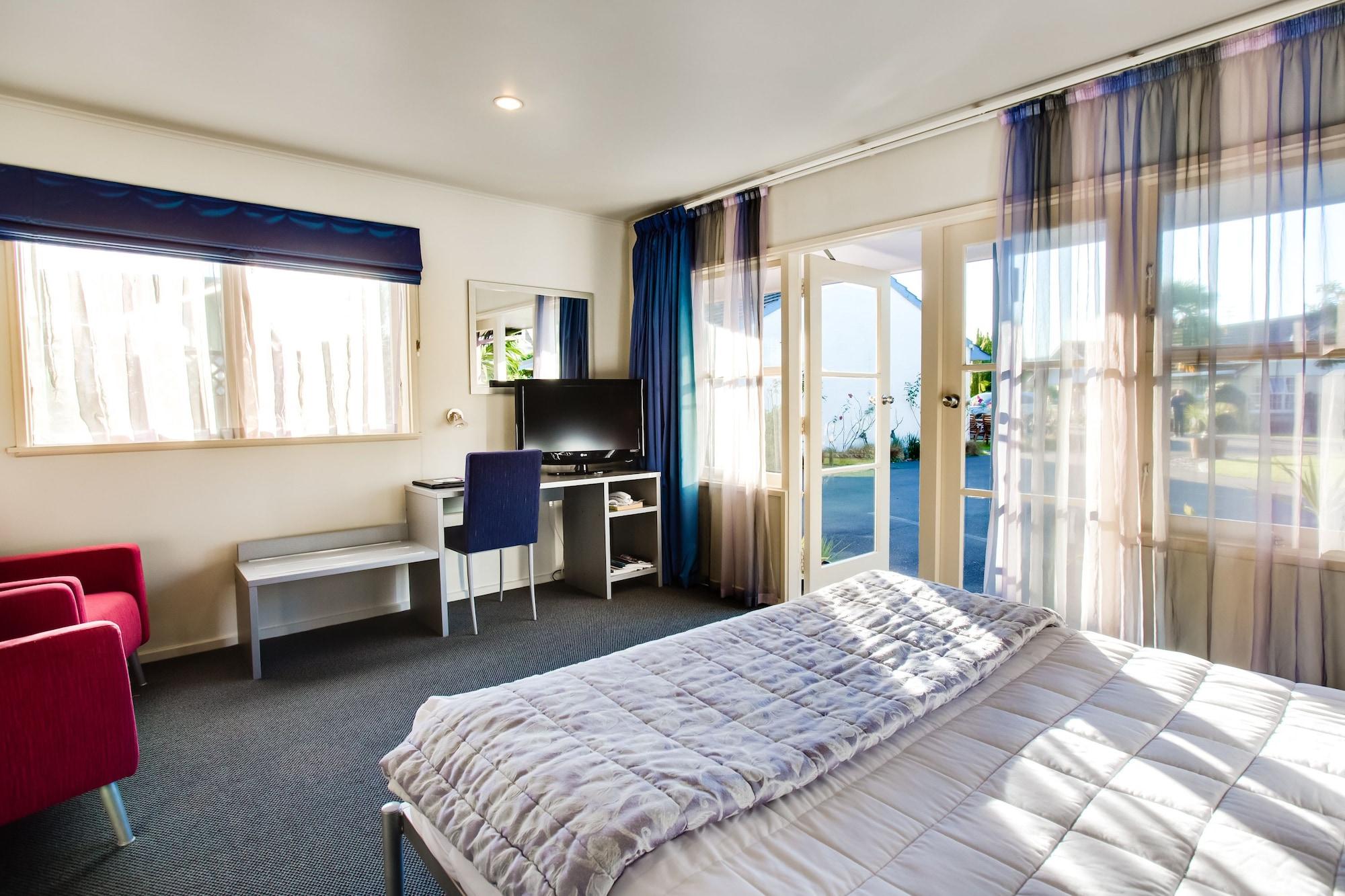 Asure Colonial Motel 4*