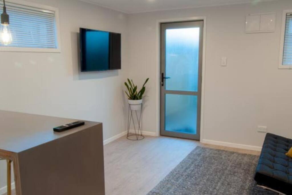 Apartment Self Contained Close To Mission Estate