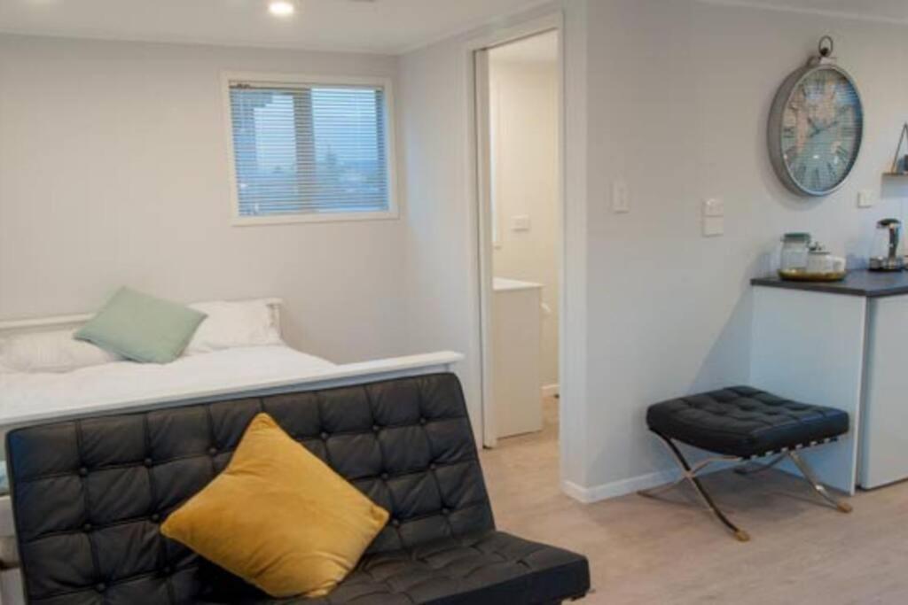 Self Contained Close To Mission Estate Apartment