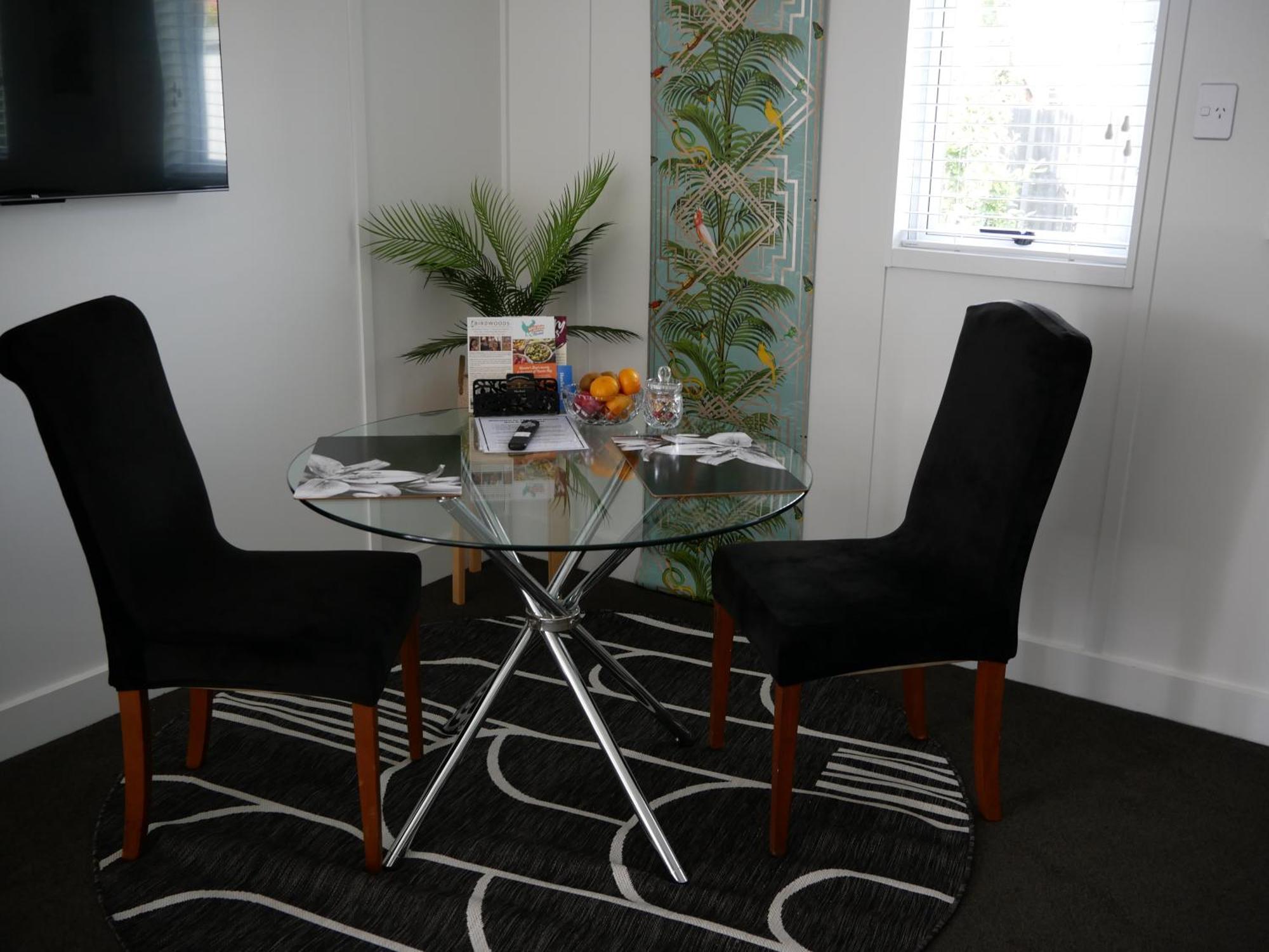 The Pool House - Near Marine Parade * Napier