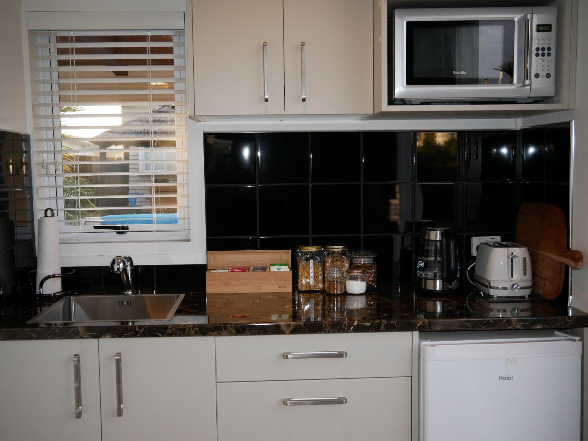 The Pool House - Near Marine Parade Bed & Breakfast *
