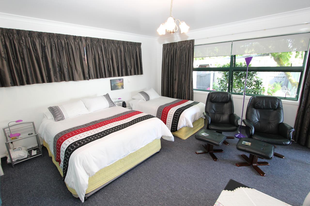 Emotel Motel 4*