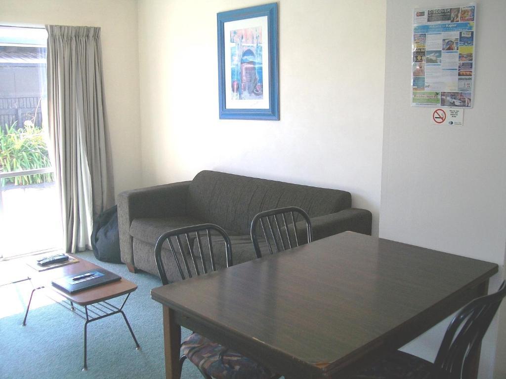 Cedar Court Motel 4*