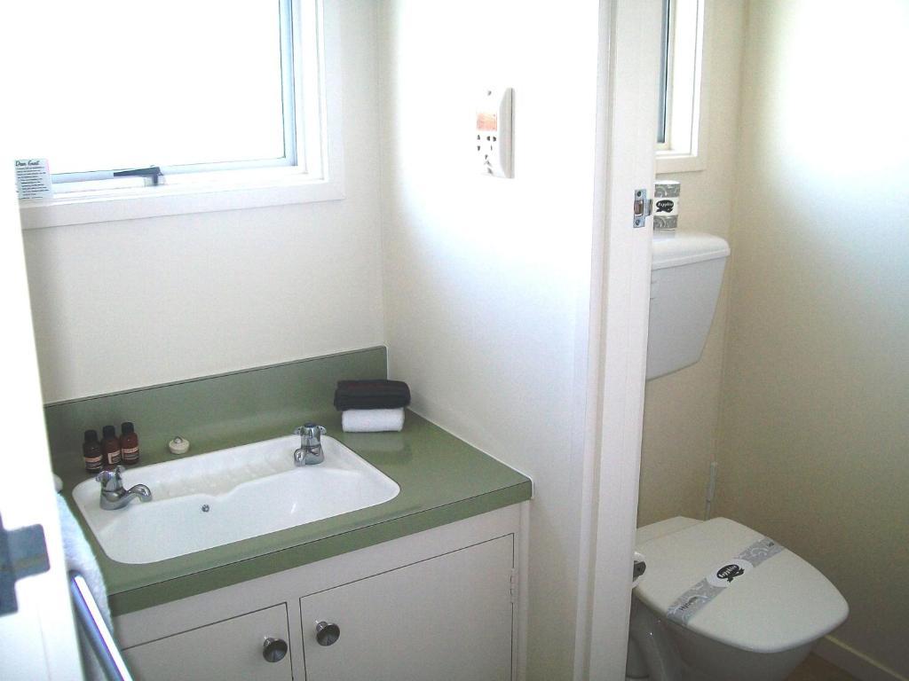 Cedar Court Motel 4*