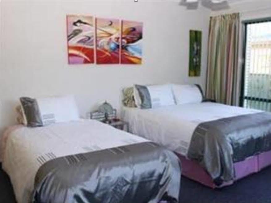 Emotel Motel 4*