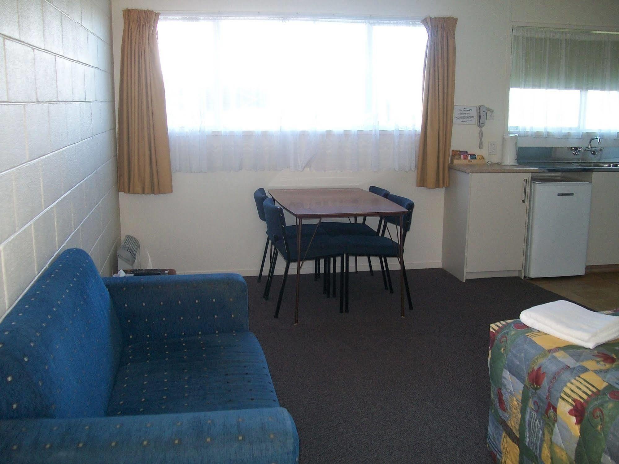 Motel Cedar Court 4*