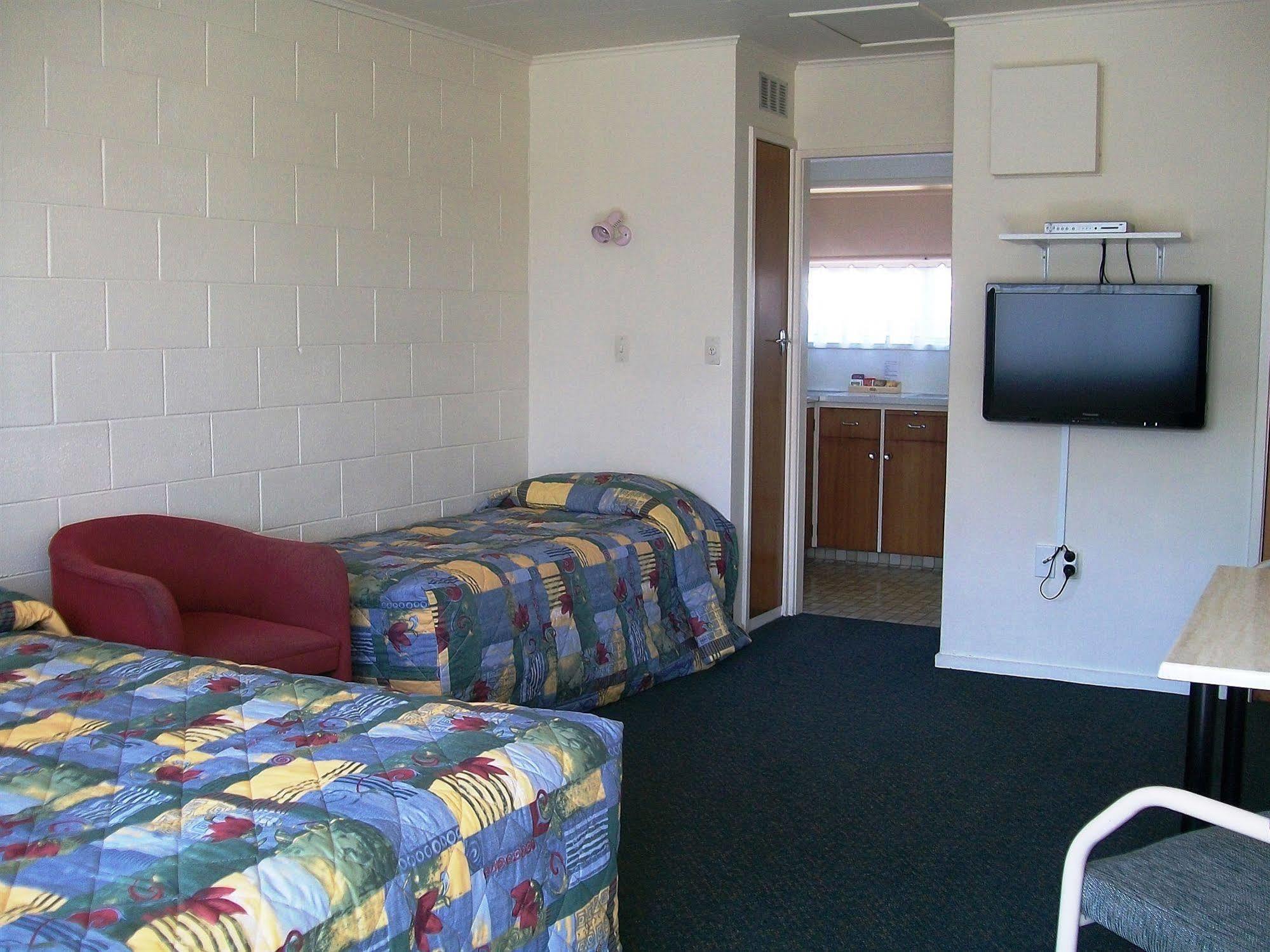 Cedar Court Motel 4*