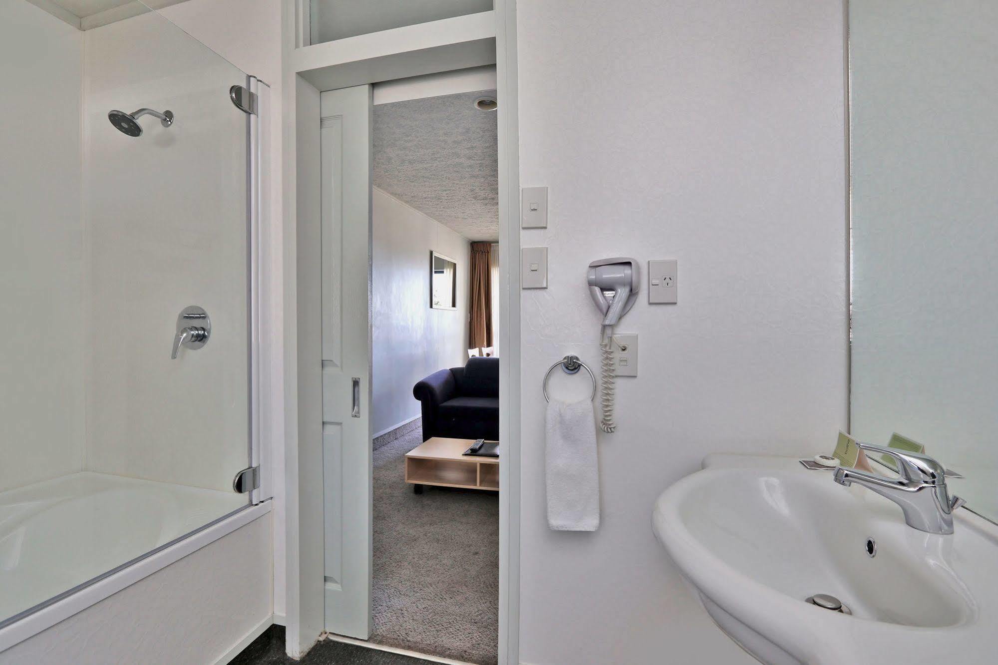Edgewater Motor Motel 4*