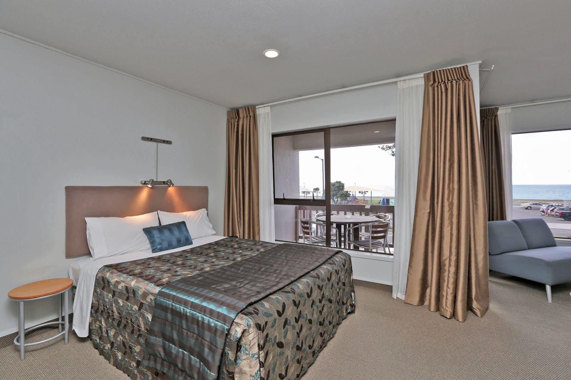Edgewater Motor Motel 4*