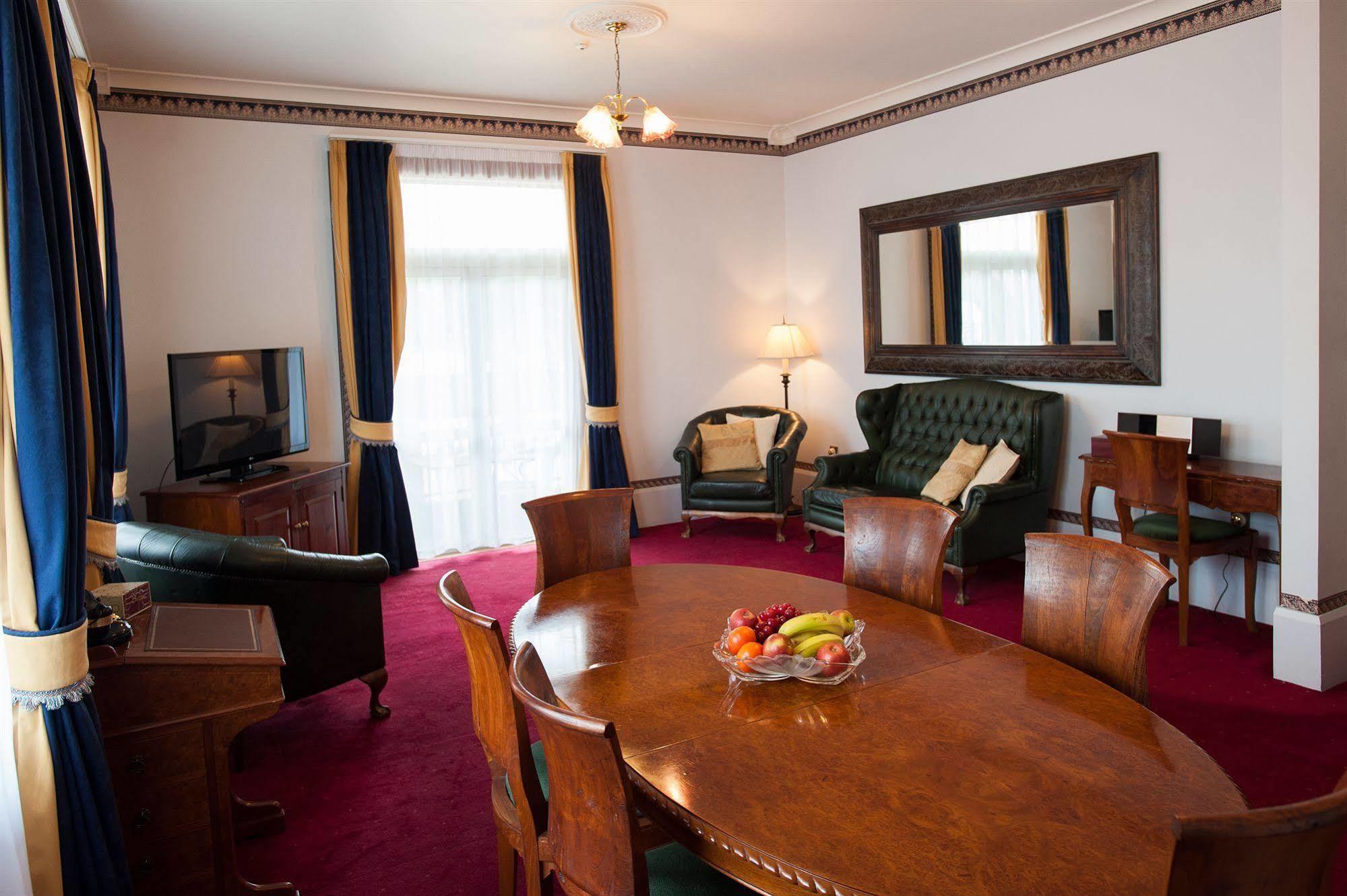 Hotel The County