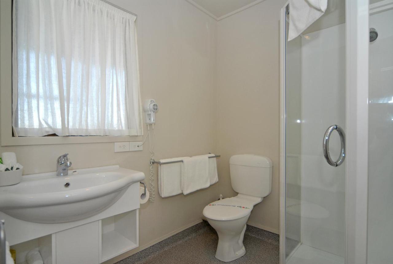 Edgewater Motor 4*