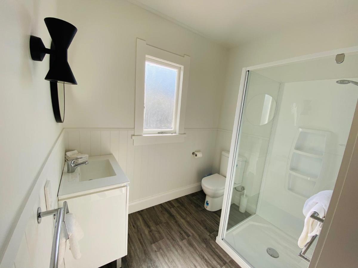 Shoreline Motel 4*
