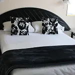 Lisa Rose Motel