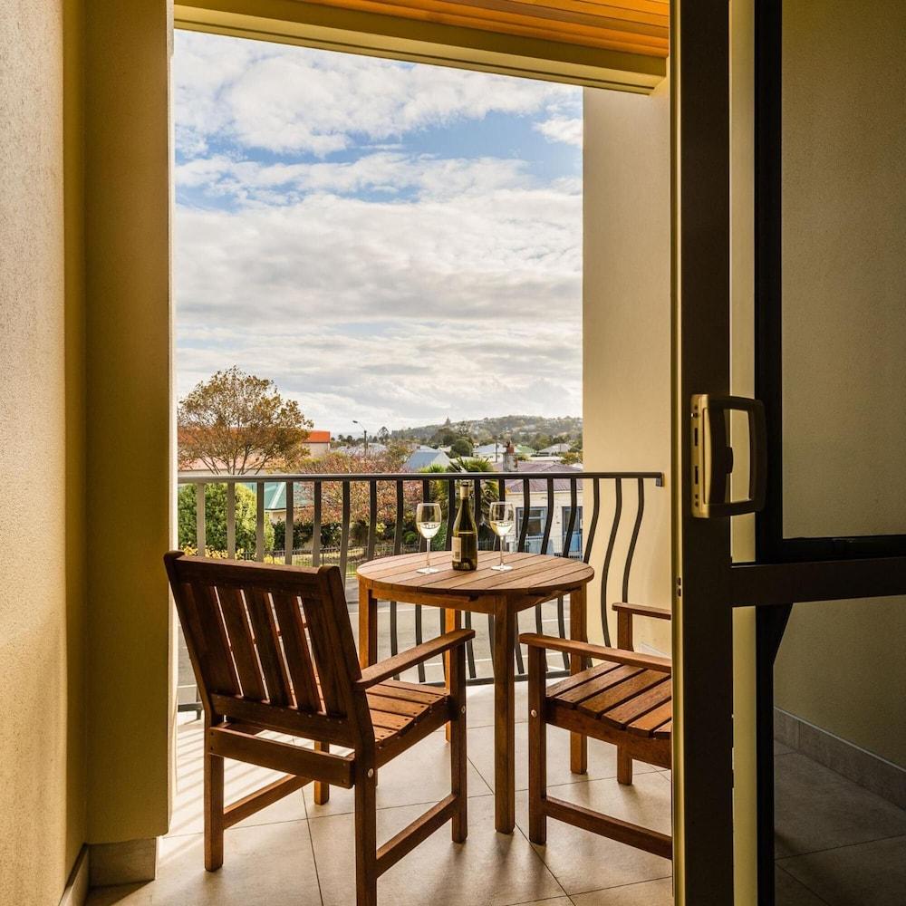 Pebble Motor Motel 5*
