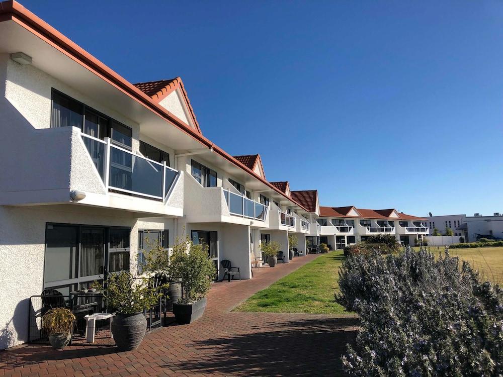 Motel Harbour View On Ahuriri In Nz With Sea View 4*