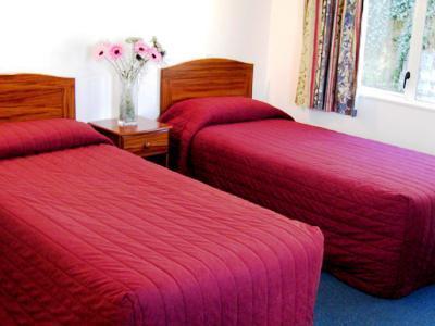 Breakwater Aparthotel 3*