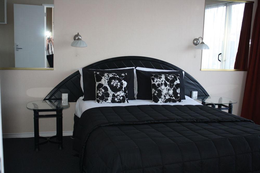 Lisa Rose Motel