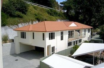 Breakwater Aparthotel