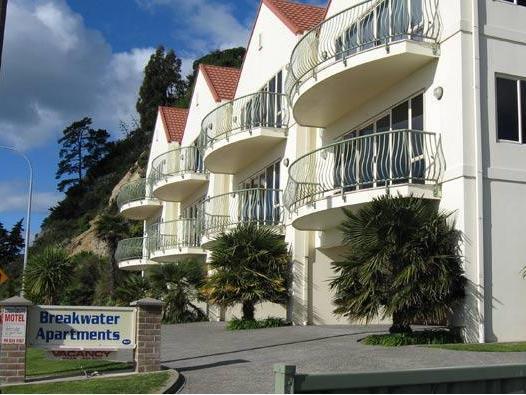 Breakwater Aparthotel 3*