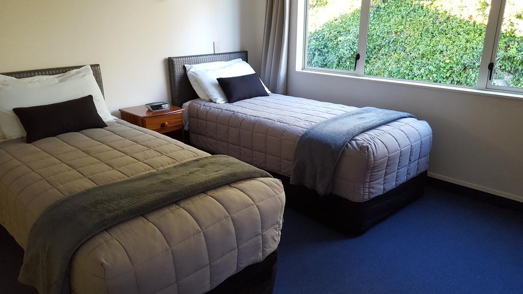 Breakwater Aparthotel