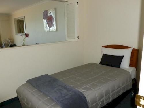 Breakwater Aparthotel