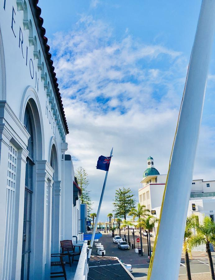 Criterion Art Deco Backpackers * Napier