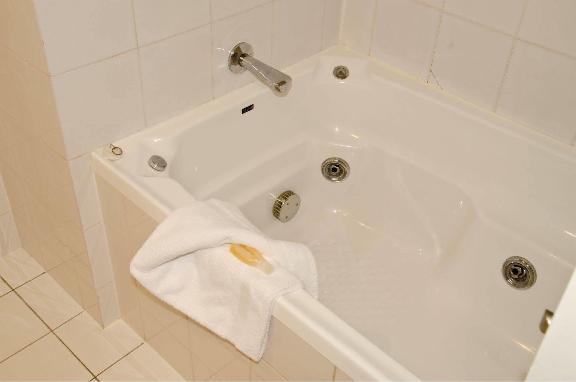 Beachfront Motel 4*