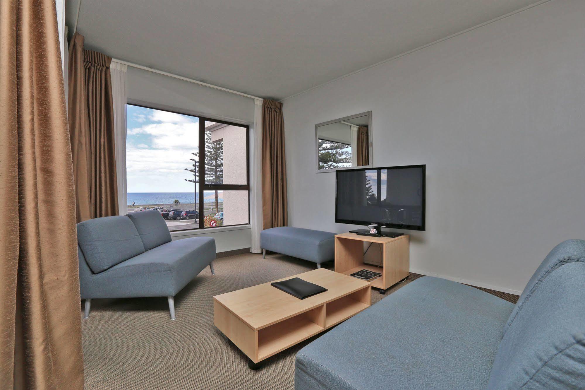 Edgewater Motor Motel 4*