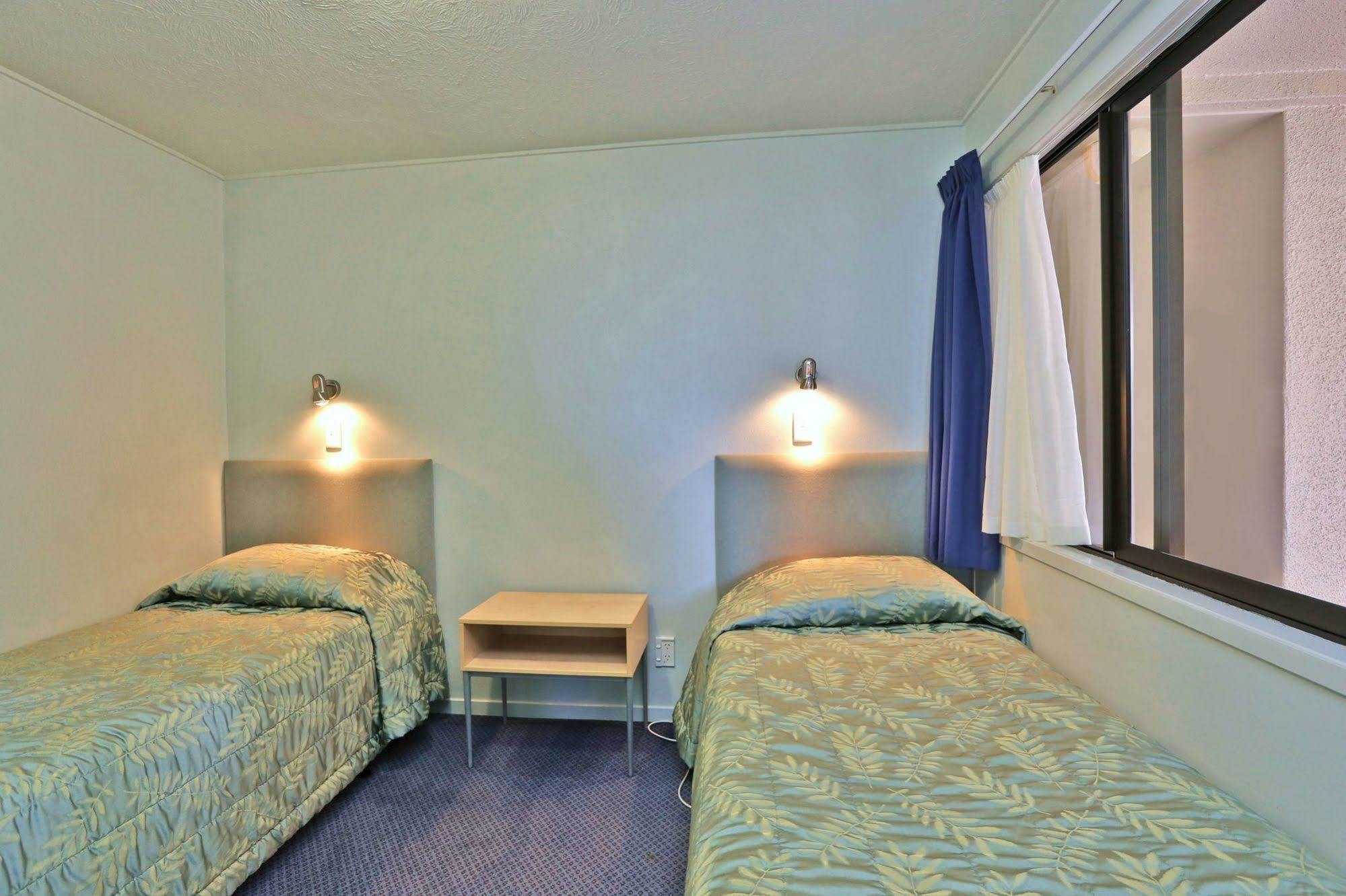 Edgewater Motor Motel 4*