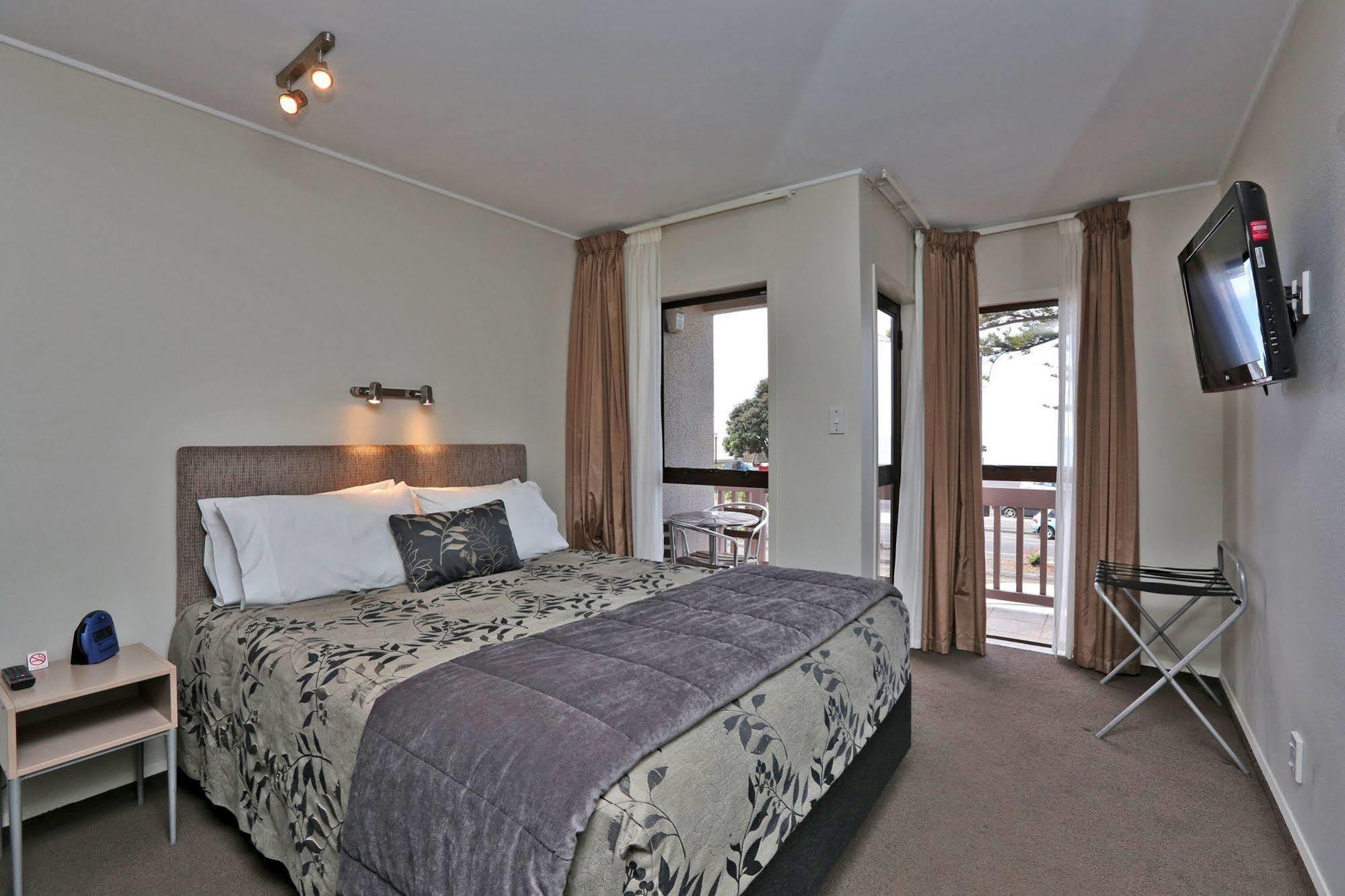 Edgewater Motor Motel 4*
