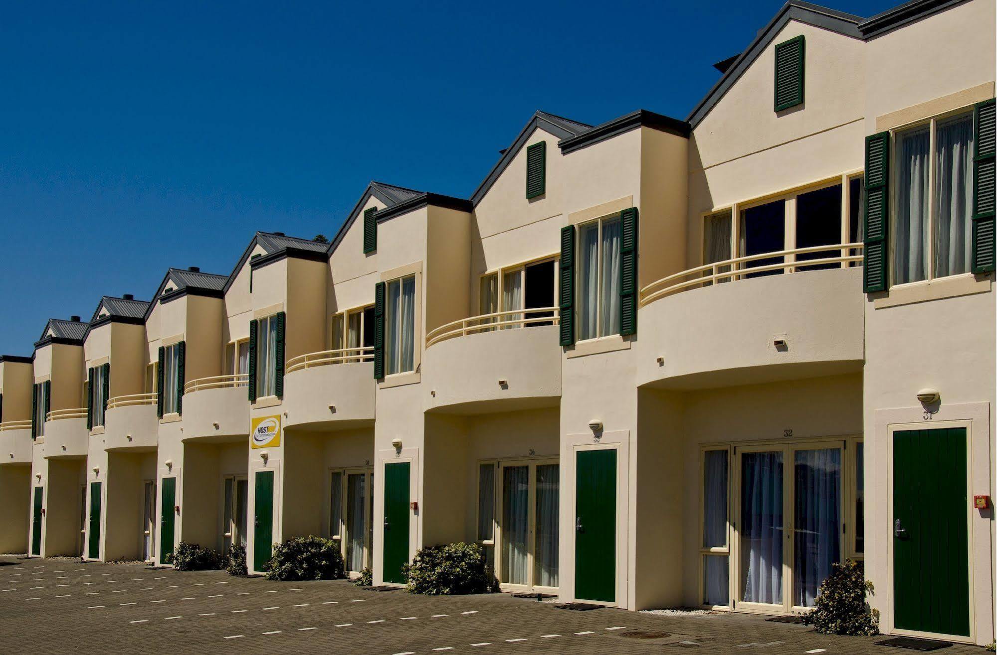 Beachfront Motel 4*