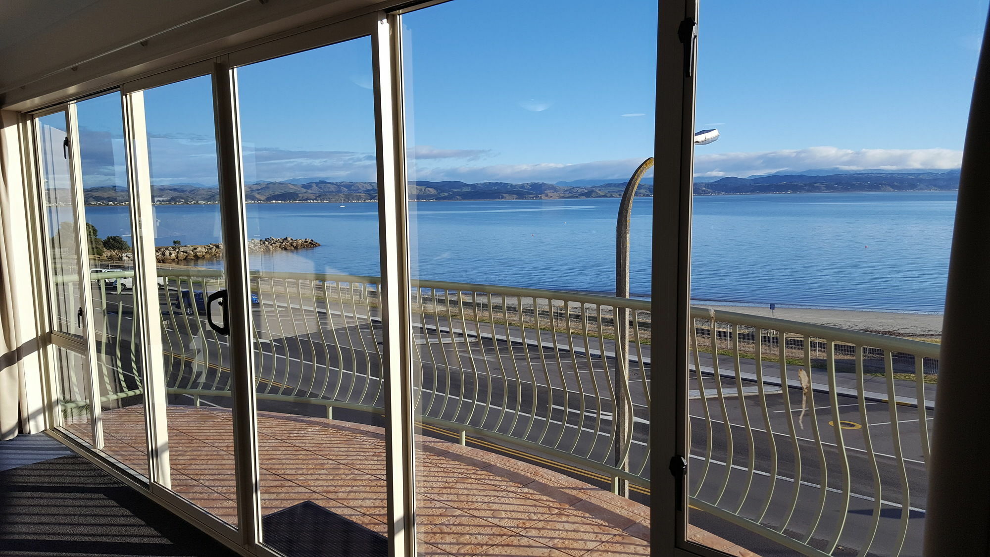Breakwater Aparthotel