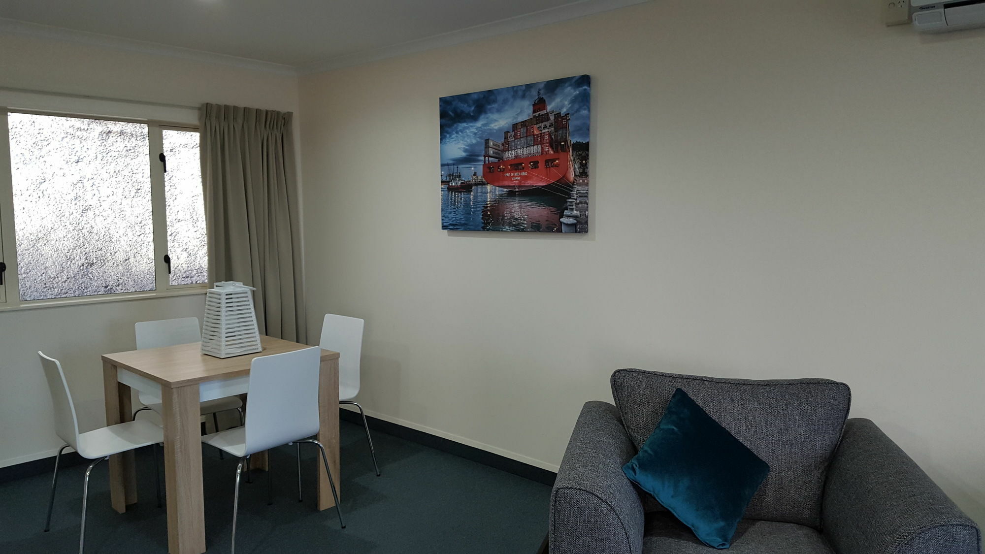 Breakwater Aparthotel